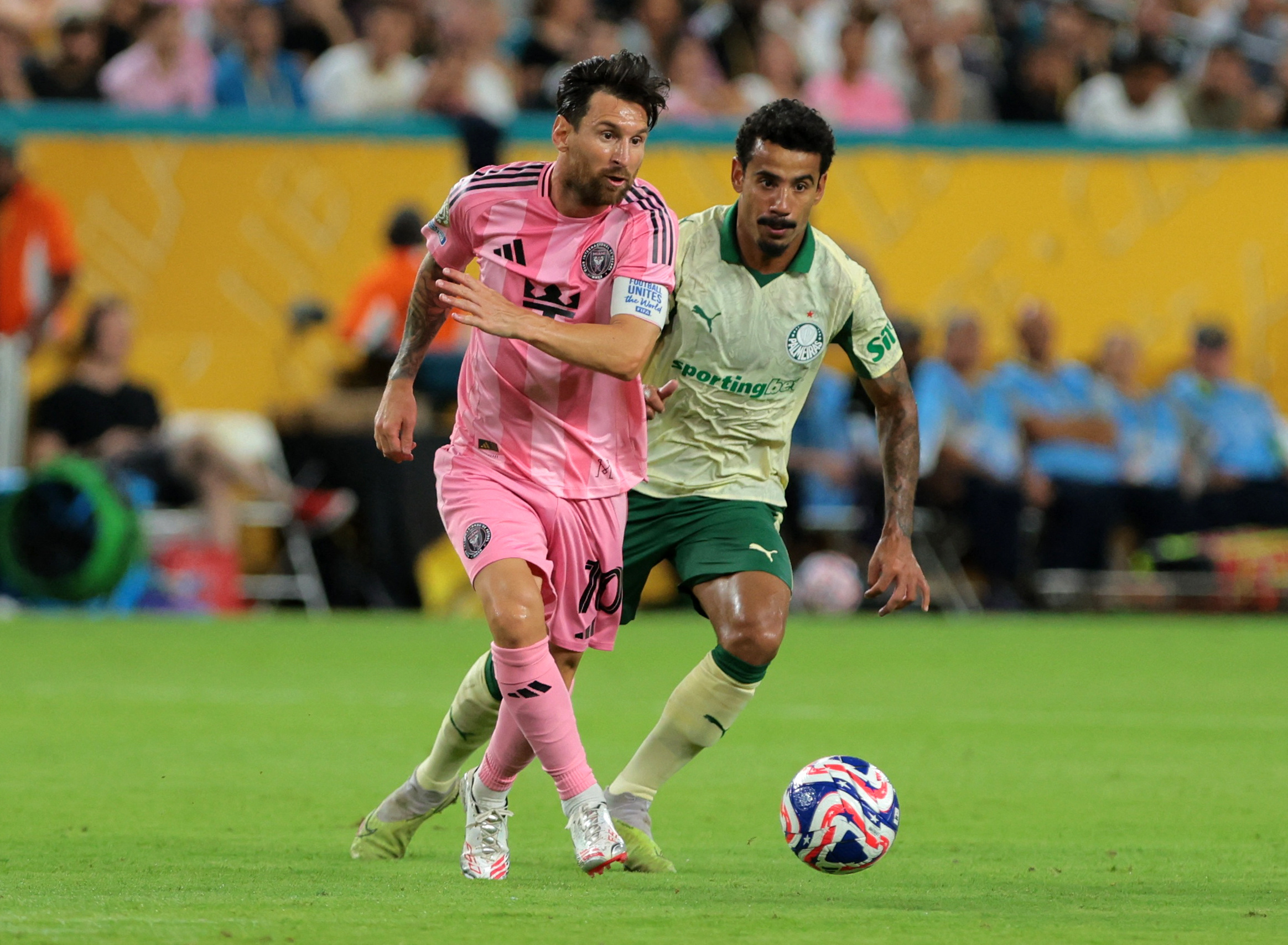 Lionel Messi i Lucas Evangelista/Foto REUTERS
