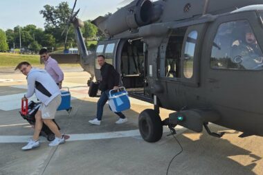 HRZ helikopterom Black Hawk prevezao medicinski tim sa srcem HRZ helikopterom Black Hawk prevezao medicinski tim sa srcem / Foto HRZ