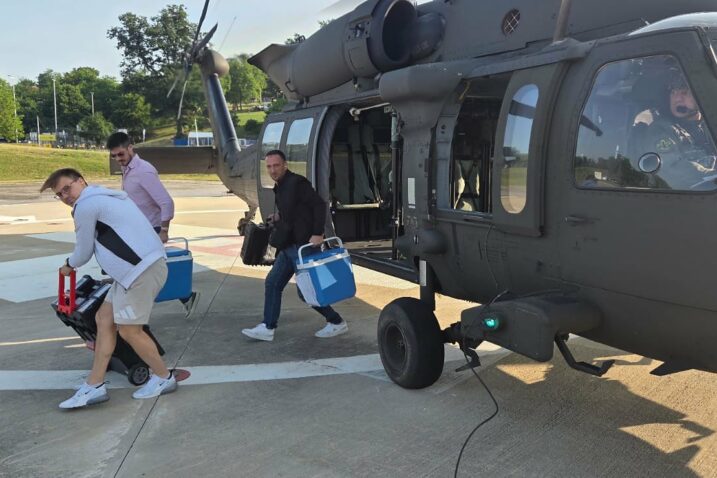HRZ helikopterom Black Hawk prevezao medicinski tim sa srcem HRZ helikopterom Black Hawk prevezao medicinski tim sa srcem / Foto HRZ