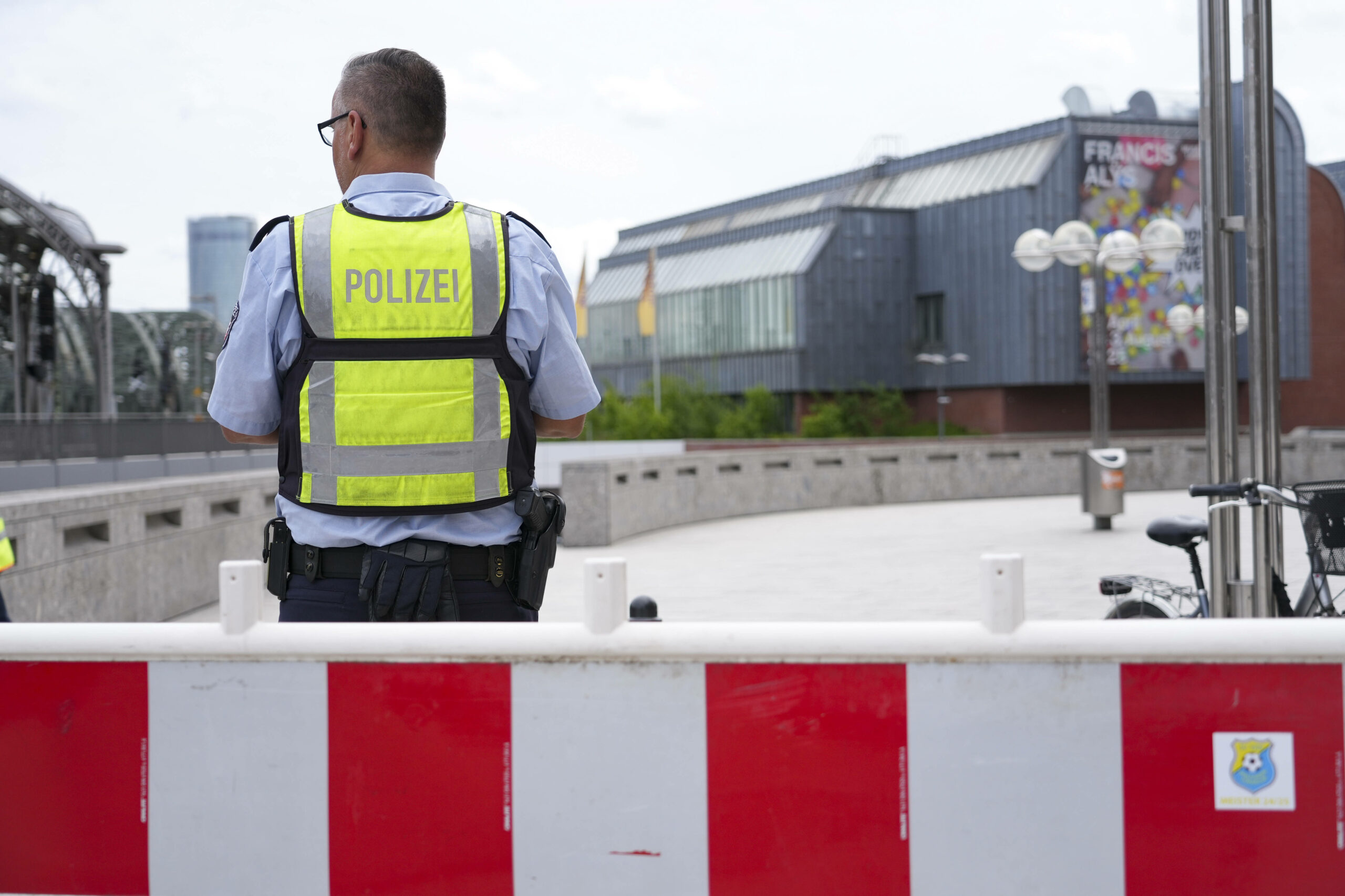 Pixsell / Policijska blokada uoči deaktiviranja bombe