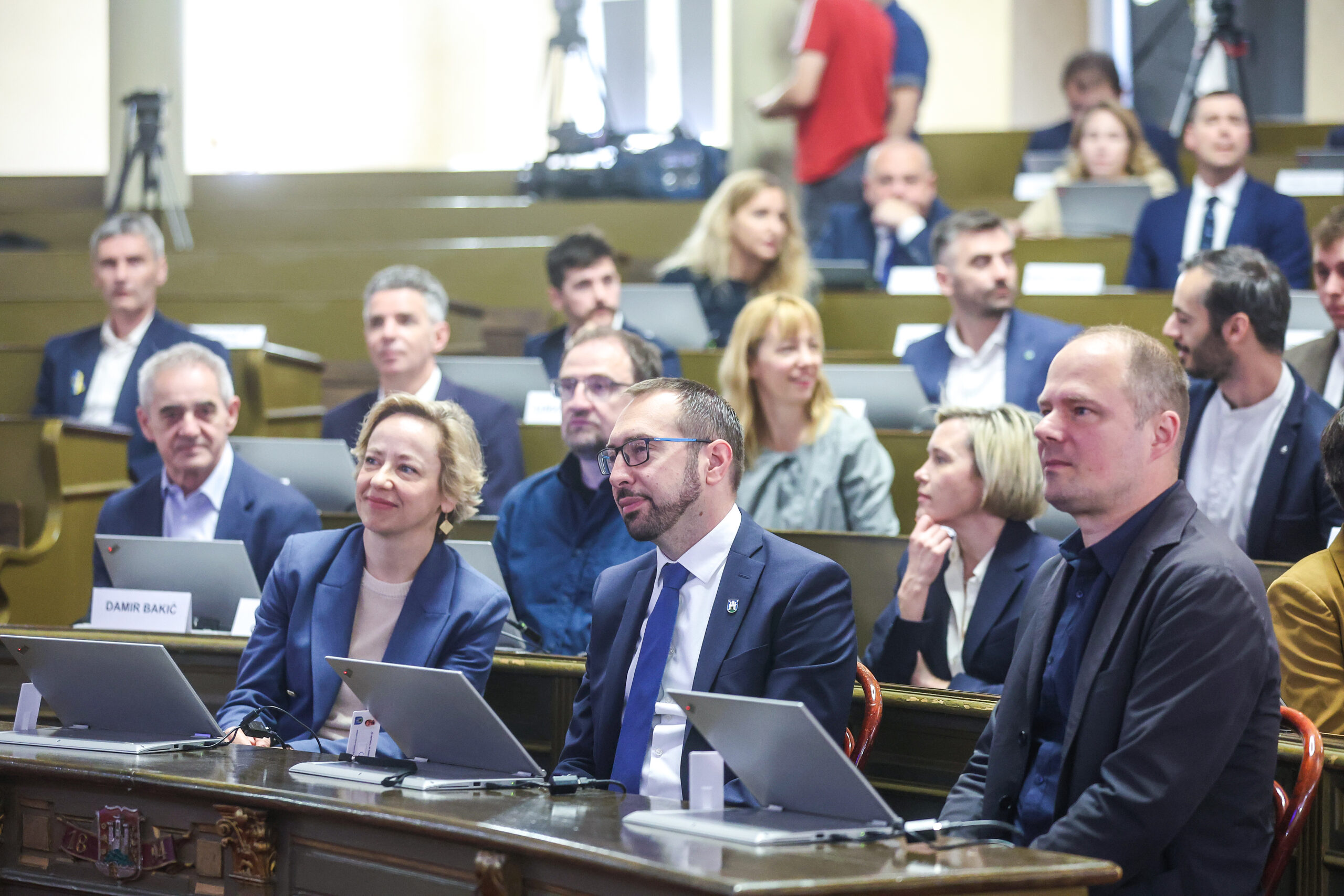 Konstituirajuća sjednica Gradske skupštine Grada Zagreba u Staroj gradskoj vijećnici. zamjenica gradonačelnika Zagreba Danijela Dolenec, gradonačelnik Zagreba Tomislav Tomašević i zamjenik gradonačelnika Zagreba Luka Korlaet Photo: Slavko Midzor/PIXSELL