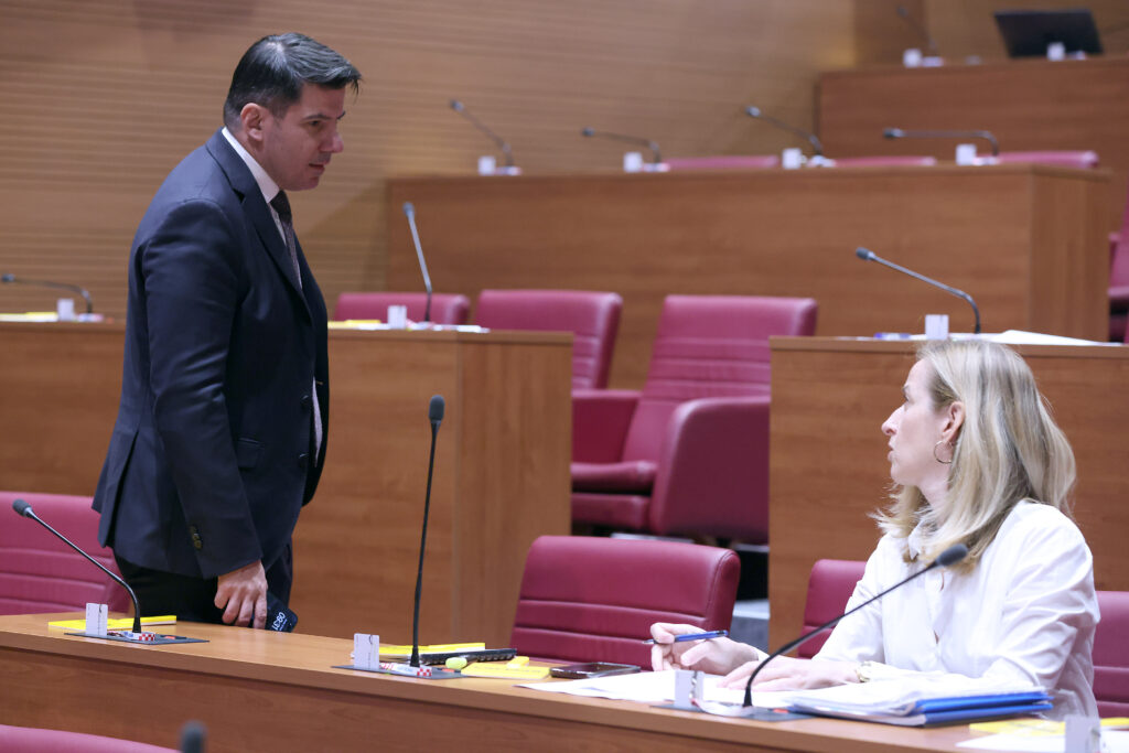 Sabor u današnjem (polu)praznom / Photo: Patrik Macek/PIXSELL
