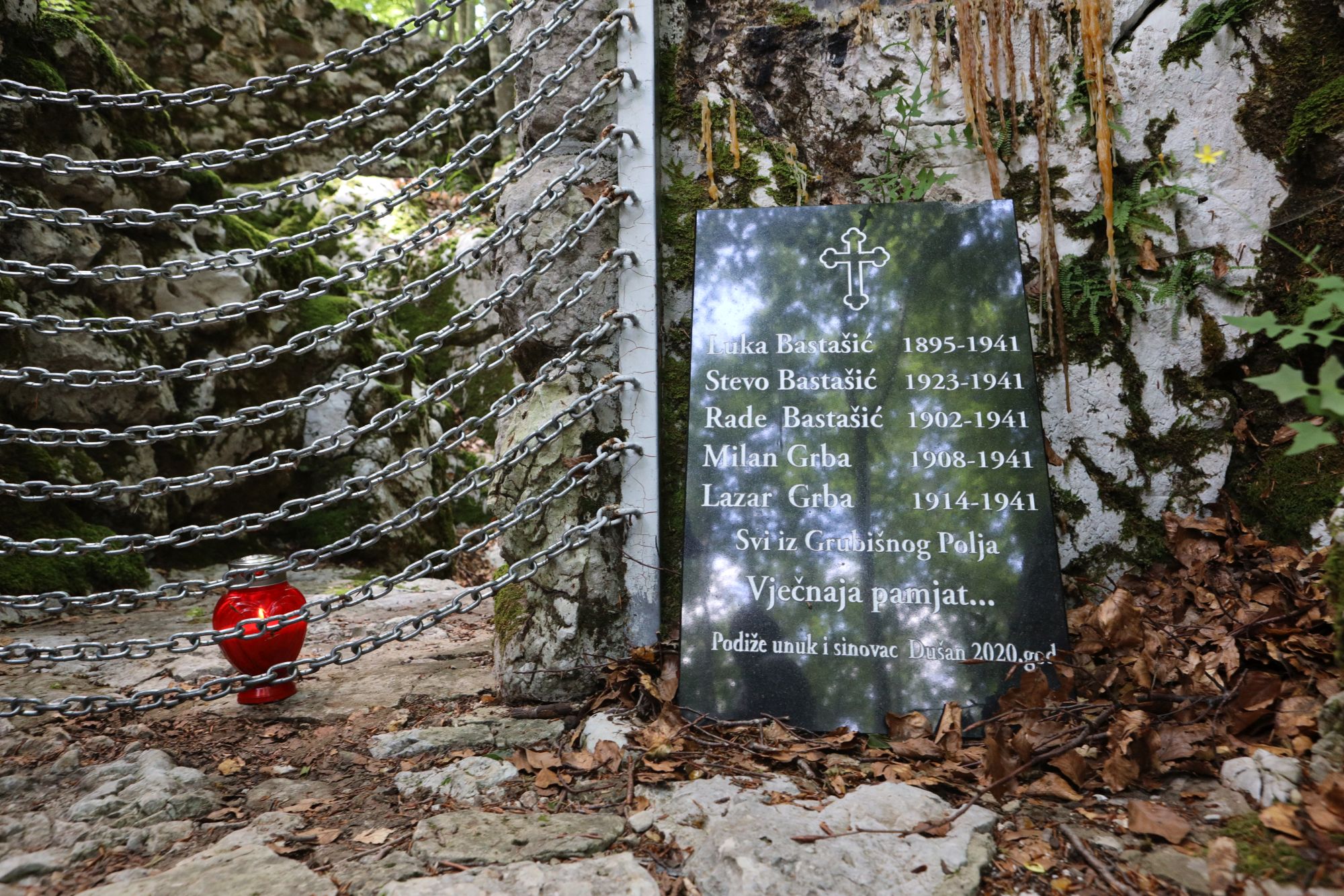 Jadovno - Motiv s prošlogodišnje komemoracije Srpskog narodnog vijeca (SNV), jednoj od lokacija bivšeg ustaškog koncentracijskog logora iz sustava Gospić - Jadovno - Pag, gdje su tijekom ljeta 1941. godine ubijane uglavnom osobe srpske i židovske nacionalnosti / Foto: Šime Zelić / PIXSELL