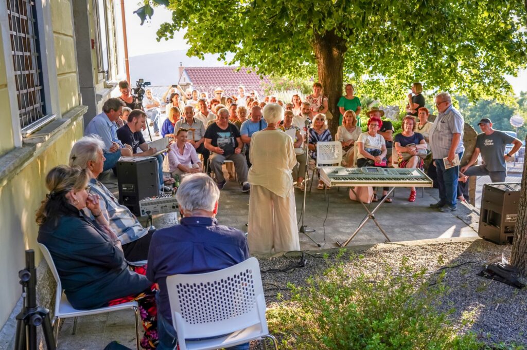 Ča čitalnica privukla je mnoge / TZ VINODOLSKE OPĆINE