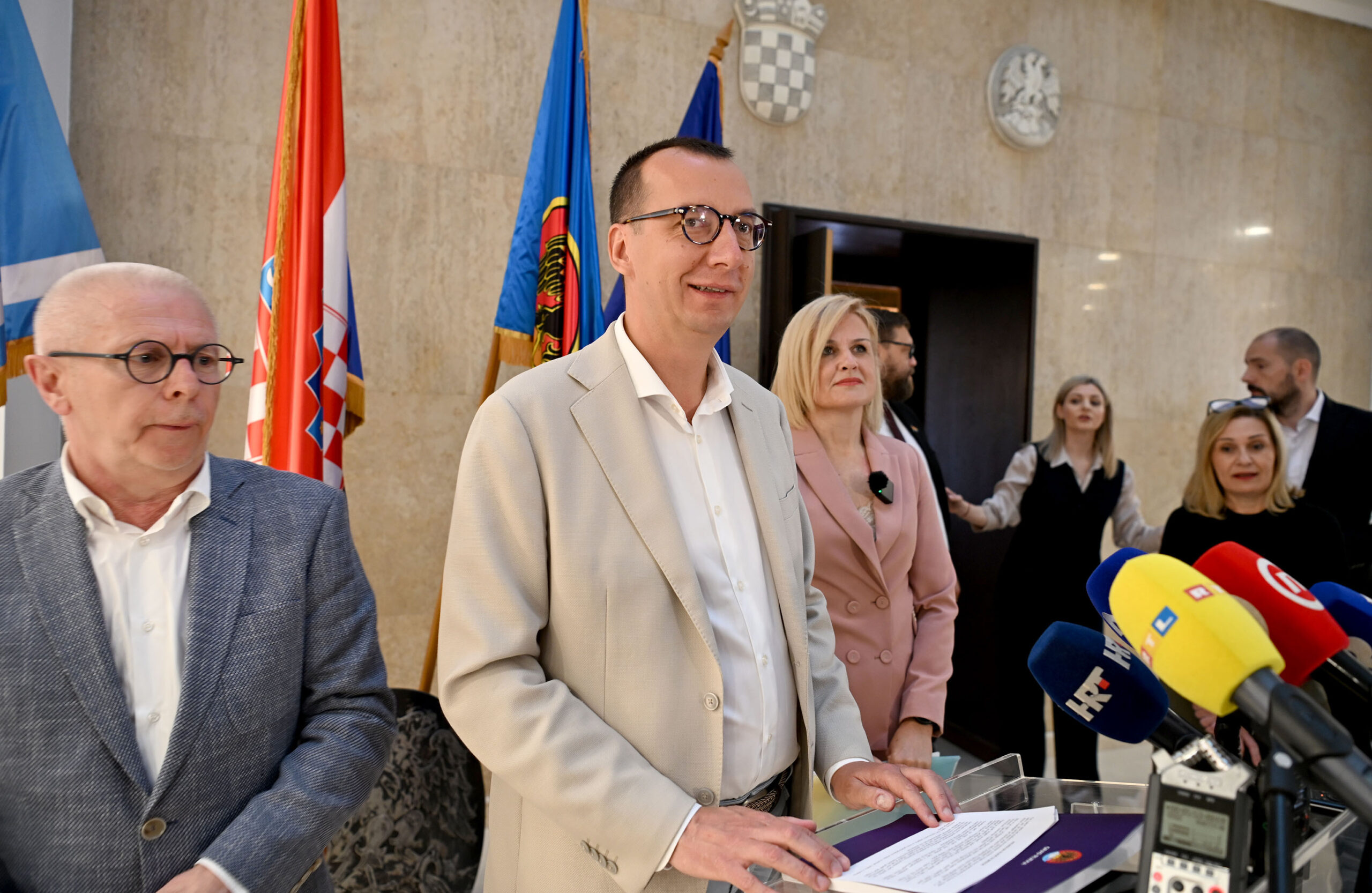 PRIMOPREDAJA VLASTI, GRAD RIJEKA, IVA RINČIĆ, GRADONAČELNICA, MARKO FILIPOVIĆ SNIMIO: VEDRAN KARUZA