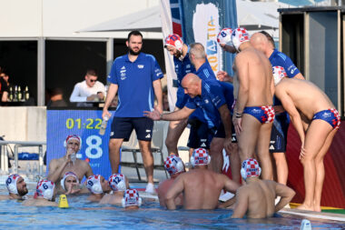 OPTIMIZAM S POKRIĆEM - Hrvatski vaterpolisti s trenerom Ivicom Tuckom tijekom priprema na Kantridi/Foto V. KARUZA