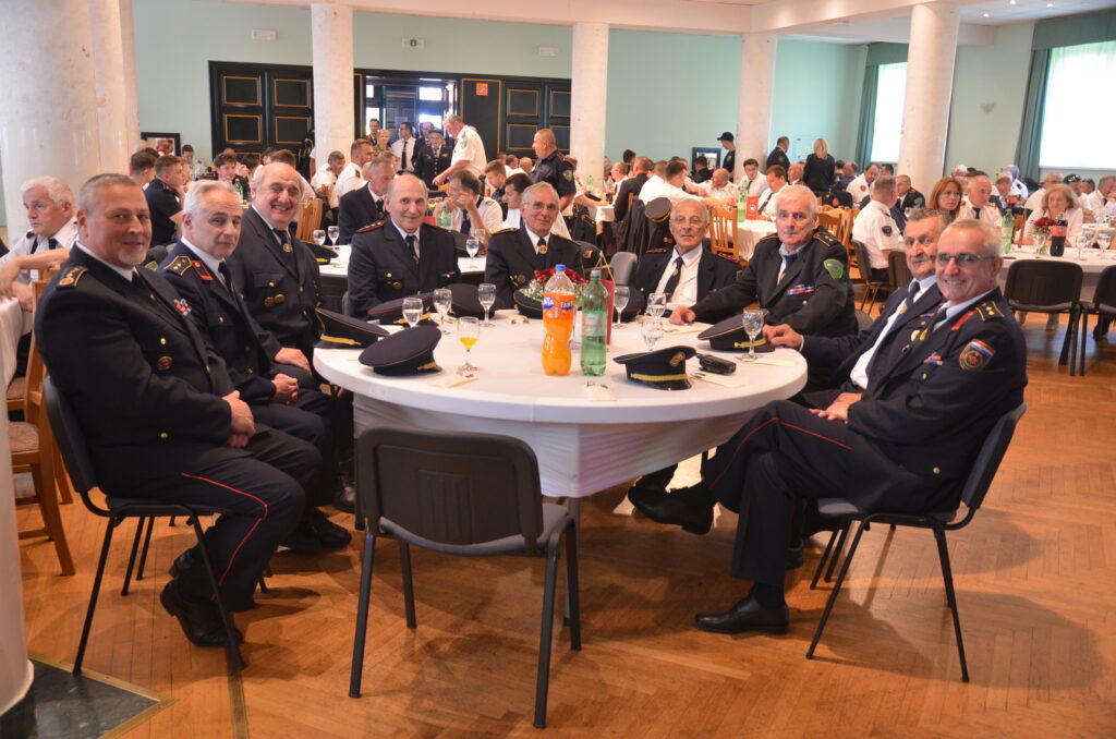 Devet veterana i oko 600 godina odanosti DVD-u Delnice / Snimio: M. Krmpotić