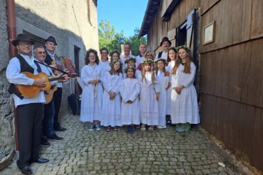Djevojčice i djevojke čuvaju tradiciju / Foto: D. Mihelčić