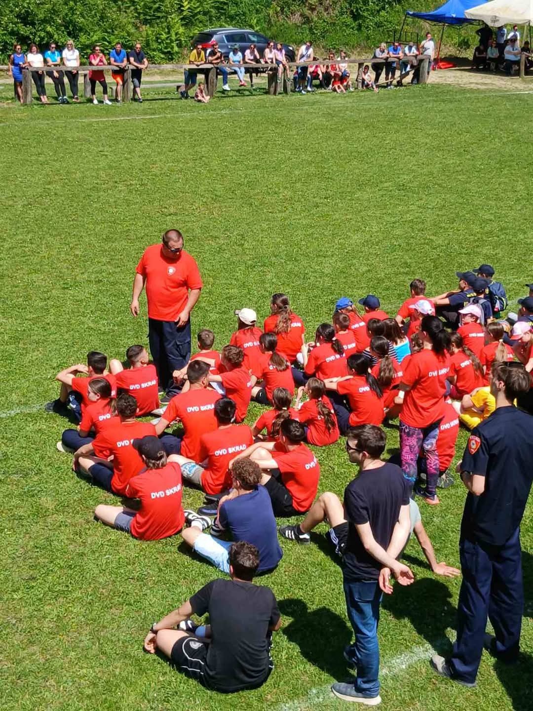 Mirno se čekalo na svoj red za nastup / Foto: DVD Skrad