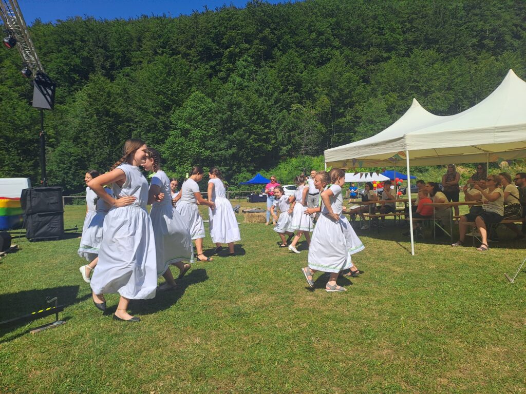 Nastup Folklorne skupine Skračka deca / Foto: Daniela Mihelčić