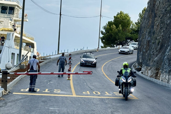 Početak projekta na Cresu odgođen je nekoliko dana zbog radova na uređenju prometnice / Foto W. SALKOVIĆ