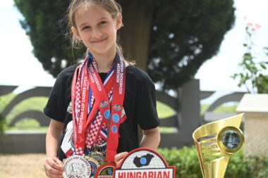 Tara s osvojenim medaljama i peharima / Foto: Nikola Blagojević