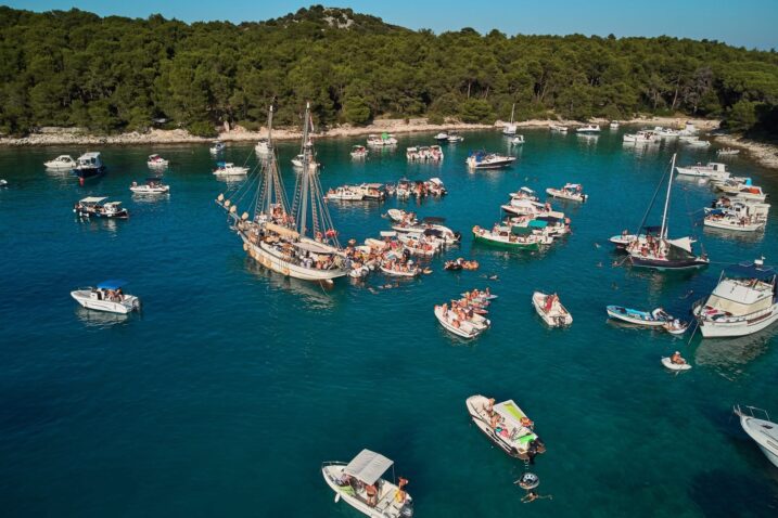 Nautički koncert u pješčanoj uvali Engleza održat će se 10. kolovoza / TZG Mali Lošinj