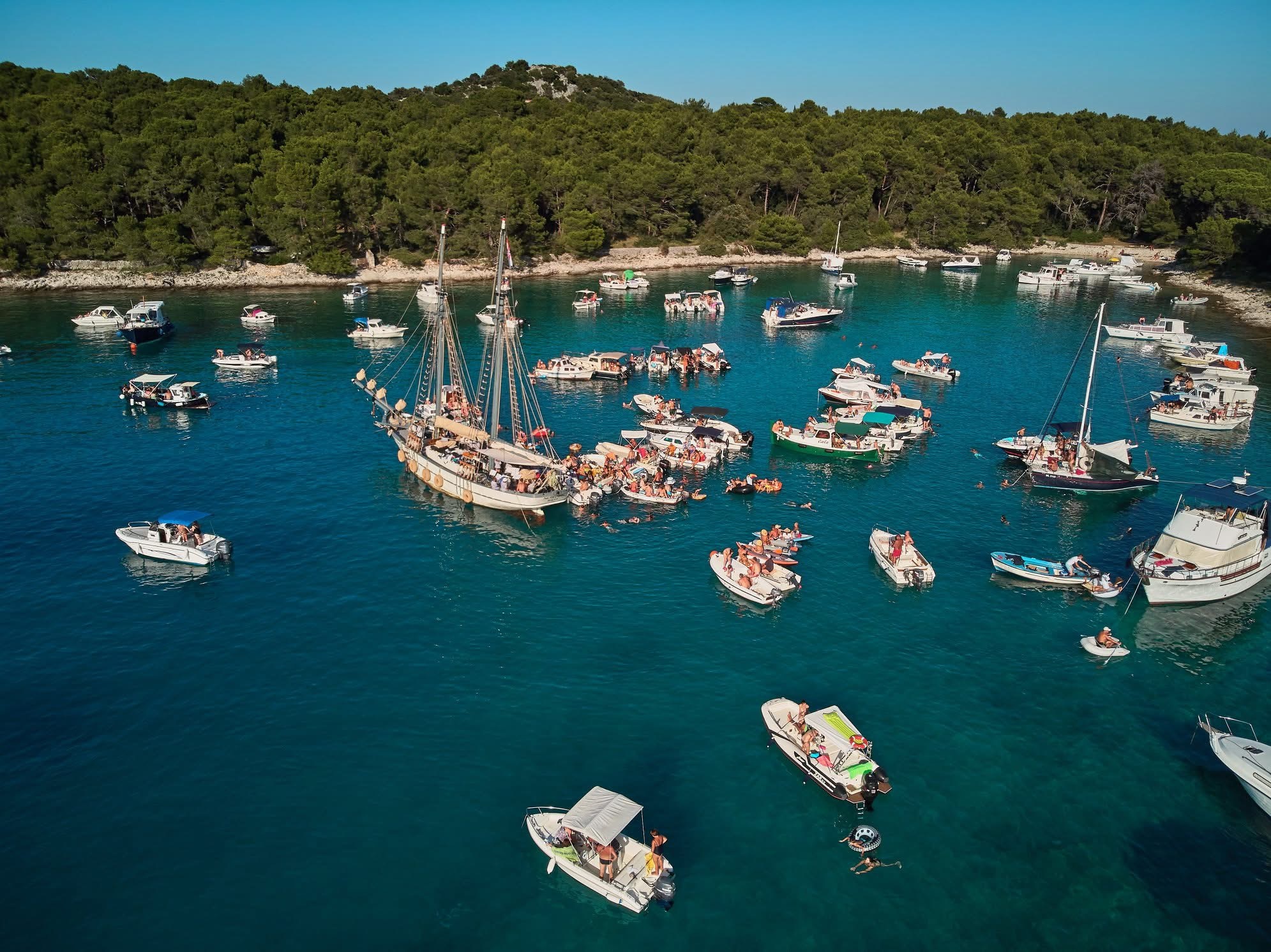 Nautički koncert u pješčanoj uvali Engleza održat će se 10. kolovoza / TZG Mali Lošinj