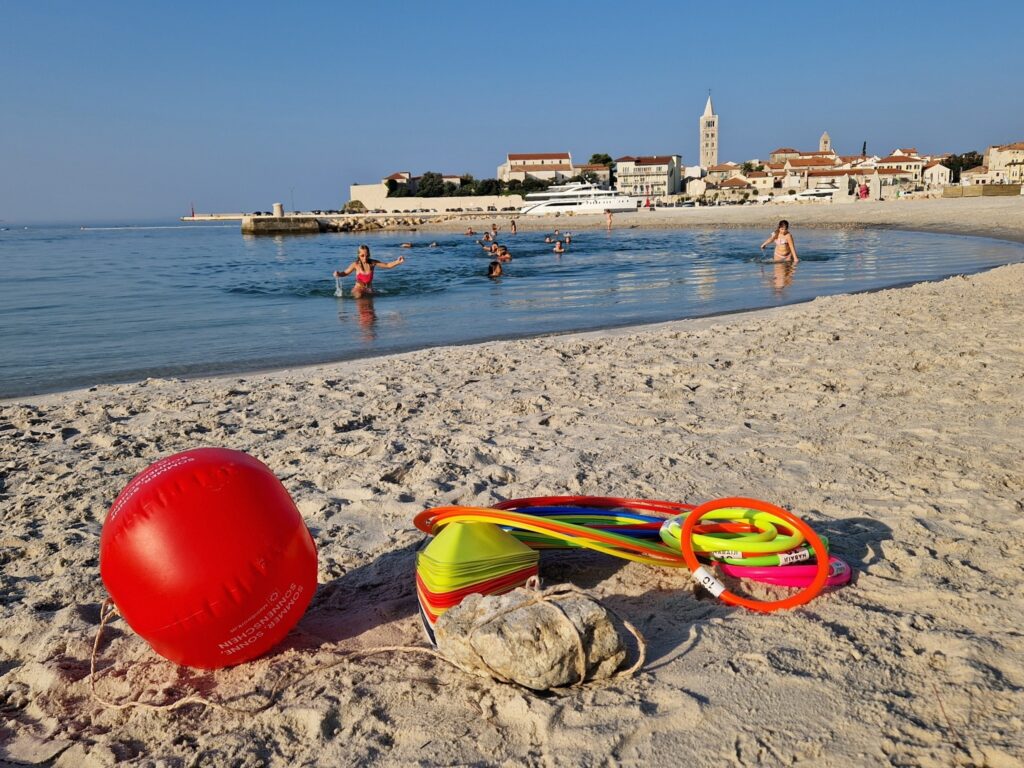 Triatlon klub Rab niz godina organizira obuku neplivača / Foto: TK Rab