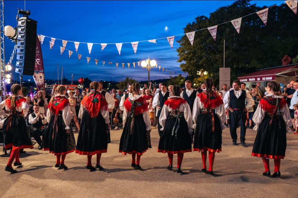 Nastup folklora nezaobilazan je dio Lovrečeve / TZG Krk