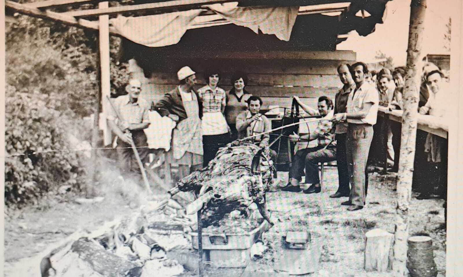 Rupa 1977. - s prikupljenim sredstvimaa asfaltiralo se selo / Foto Mjesni odbor Rupa