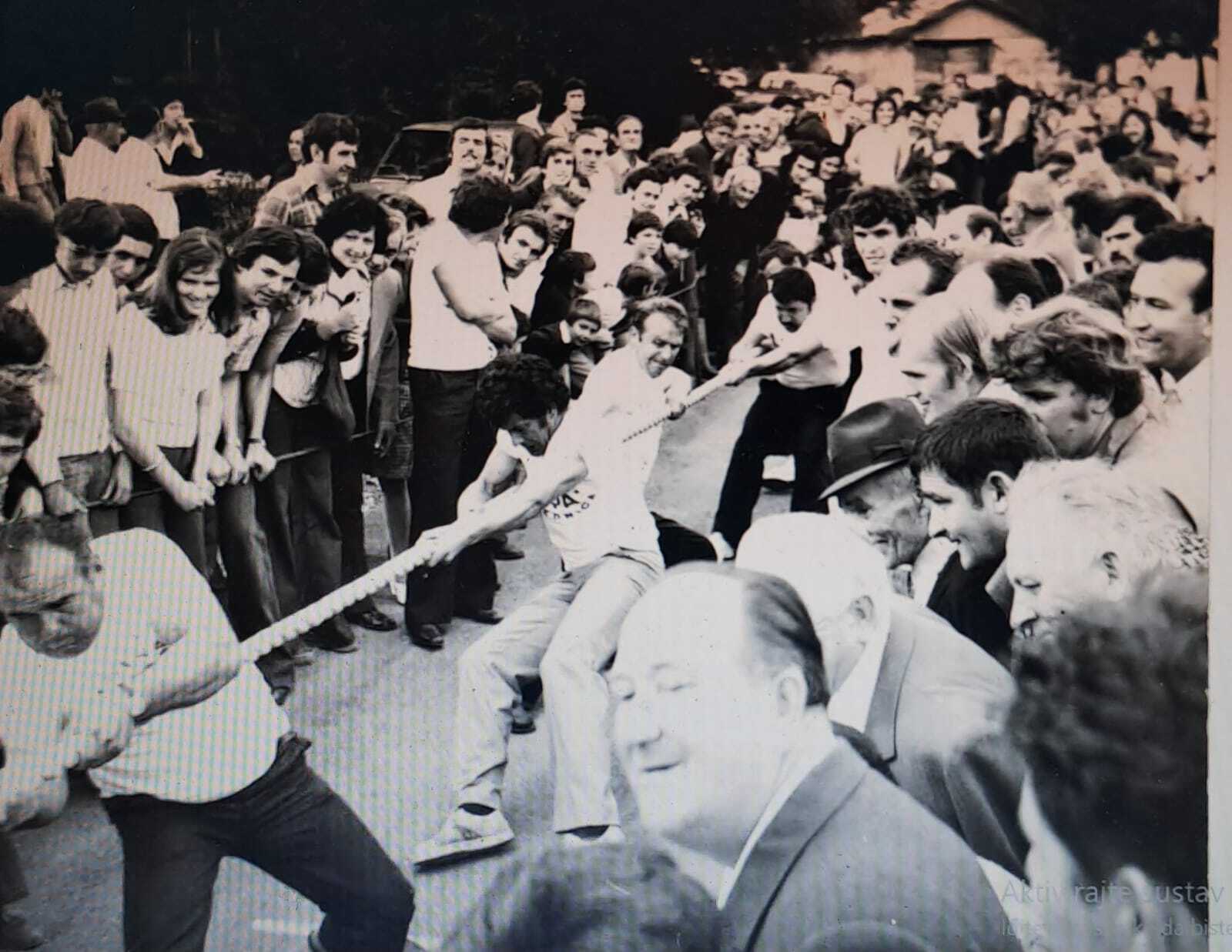 Rupa 1976. godine finale u potezanju konopa Rupa-Permani, pobjedili su gosti