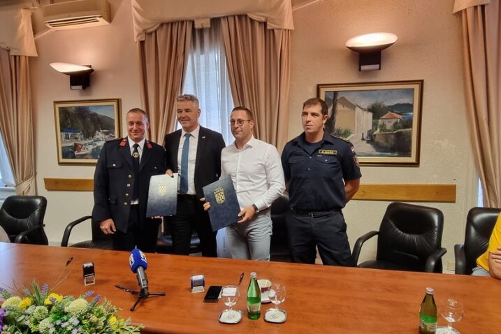 Davor Jakovčić, Tomislav Klarić, Nikola Turčić i Marko Kružić zadovoljni ulaganjem / Foto Grad Bakar