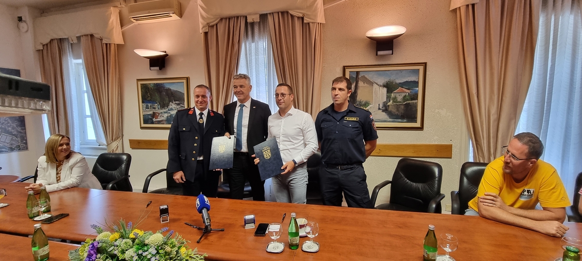 Davor Jakovčić, Tomislav Klarić, Nikola Turčić i Marko Kružić zadovoljni ulaganjem / Foto Grad Bakar