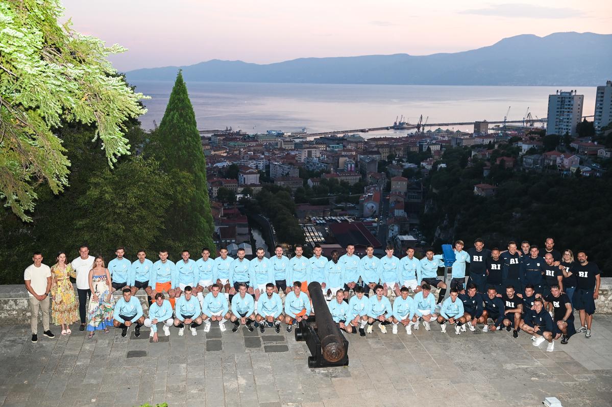 KVARNERSKI SUTON - Momčad Rijeke sa stručnim stožerom i obitelji Mišković/Foto N. BLAGOJEVIĆ
