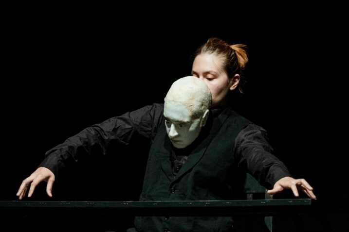 Matilda Fatur radi s maskom vlastita lica kao prvom dvojnicom / Foto K. DEMETER, A. GABREL-KAMINSKA