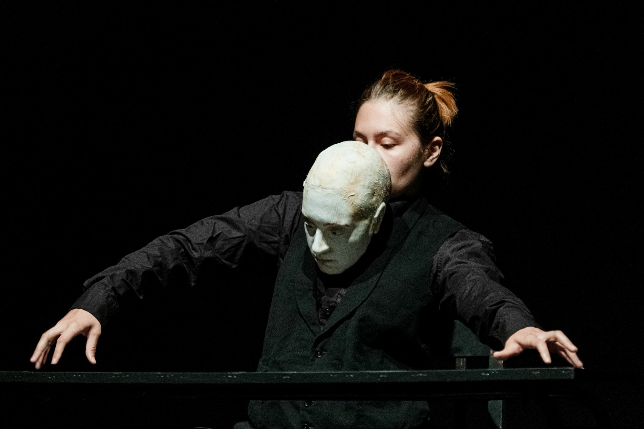 Matilda Fatur radi s maskom vlastita lica kao prvom dvojnicom / Foto K. DEMETER, A. GABREL-KAMINSKA
