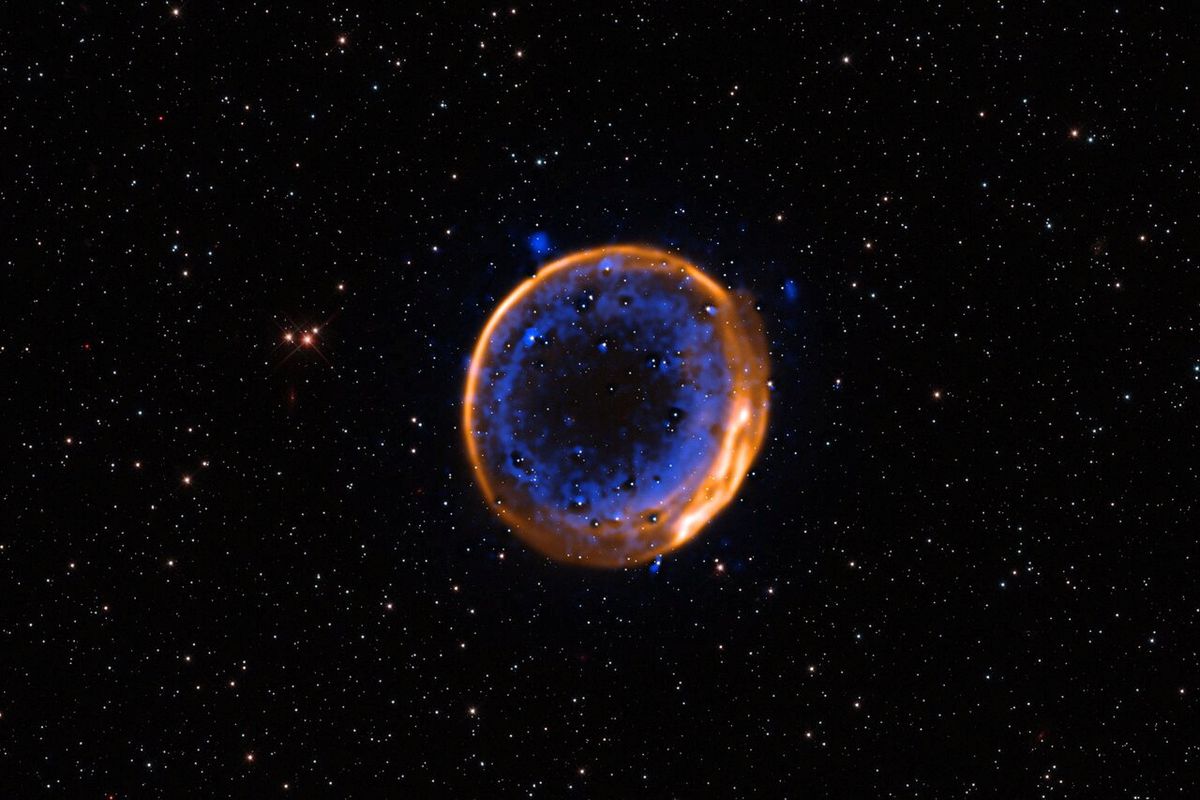 Foto ESO/P. Das et al. Background stars (Hubble): K. Noll et al/Handout via REUTERS