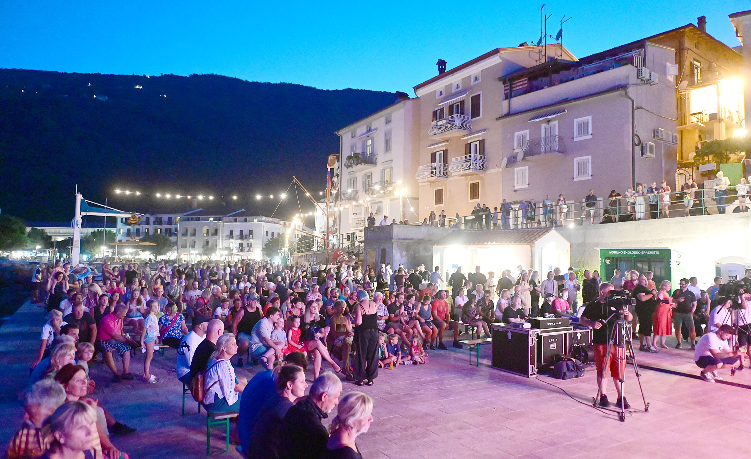 U Mošćeničkoj Dragi zbog Festivala više turista / Foto: V. KARUZA