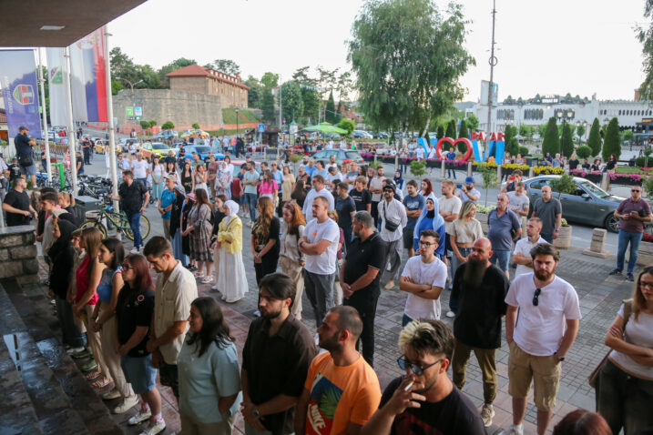 Gradjani predvođeni studentima diljem Srbijr odavali su počast poginulima u 17 minuta tišine uoči blokada prometnica / Foto: Elmedin Hajrović/ATAImages Photo: Elmedin Hajrovic/ATAImages/PIXSELL