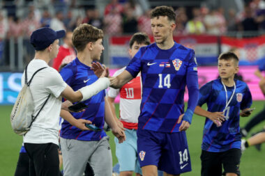 Ivan Perišić s klincima u Osijeku/Foto PIXSELL