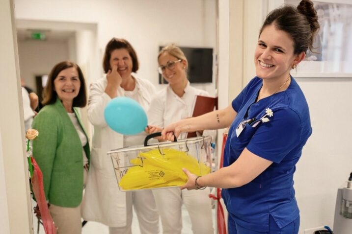 Dostava prvih cistostatskih otopina iz Bolničke ljekarne u Dnevnu bolnicu Klinike za tumore KBC Rijeka / Foto KBC Rijeka