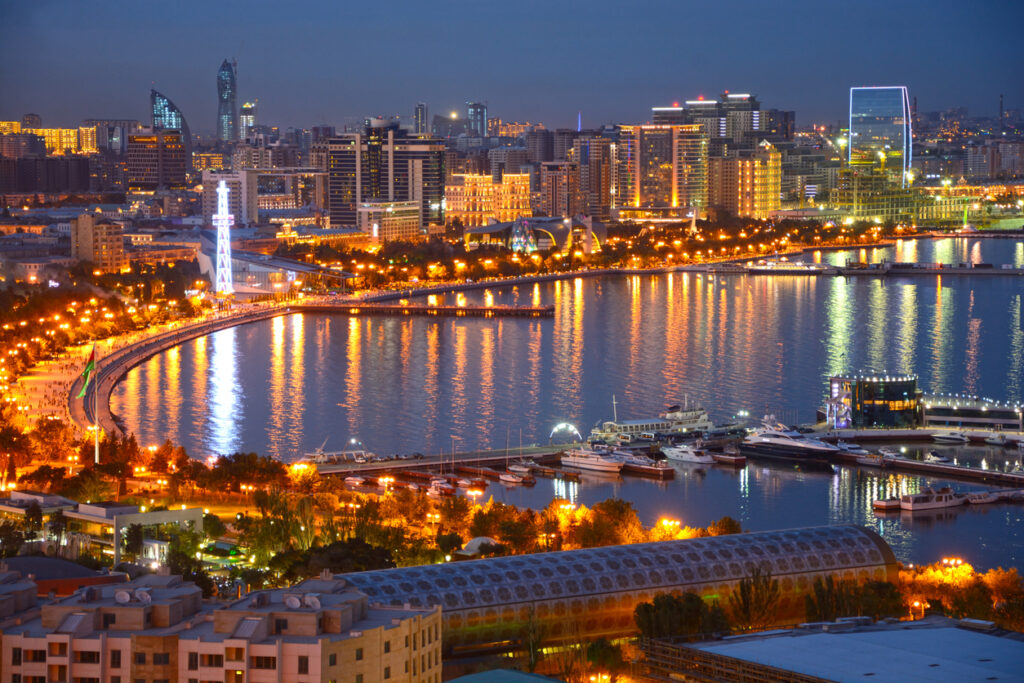 iStock / Baku u noći, Azerbajdžan