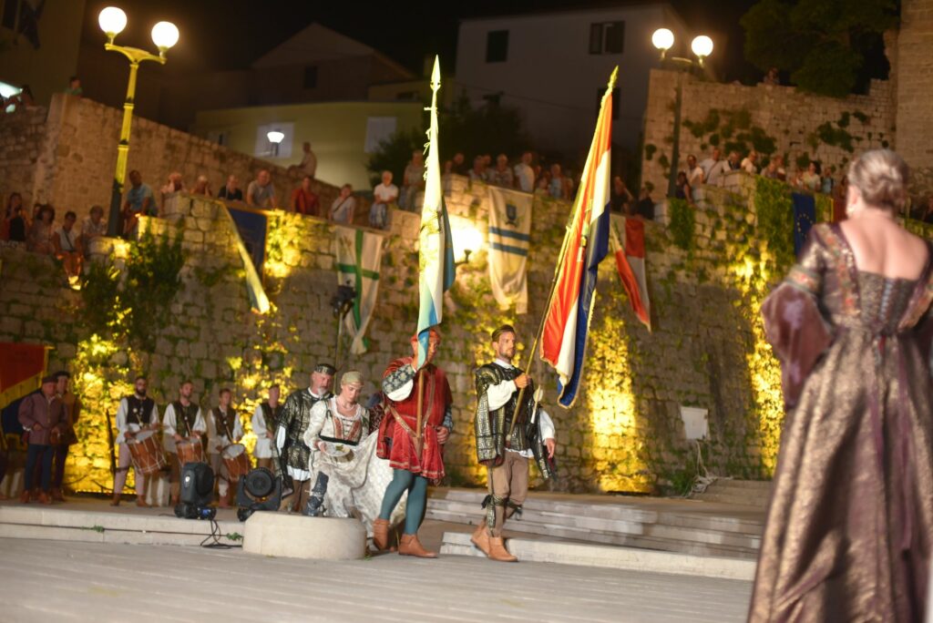 Defile na Trgu sv. Kristofora / Foto: Lucian Borić / Grad Rab