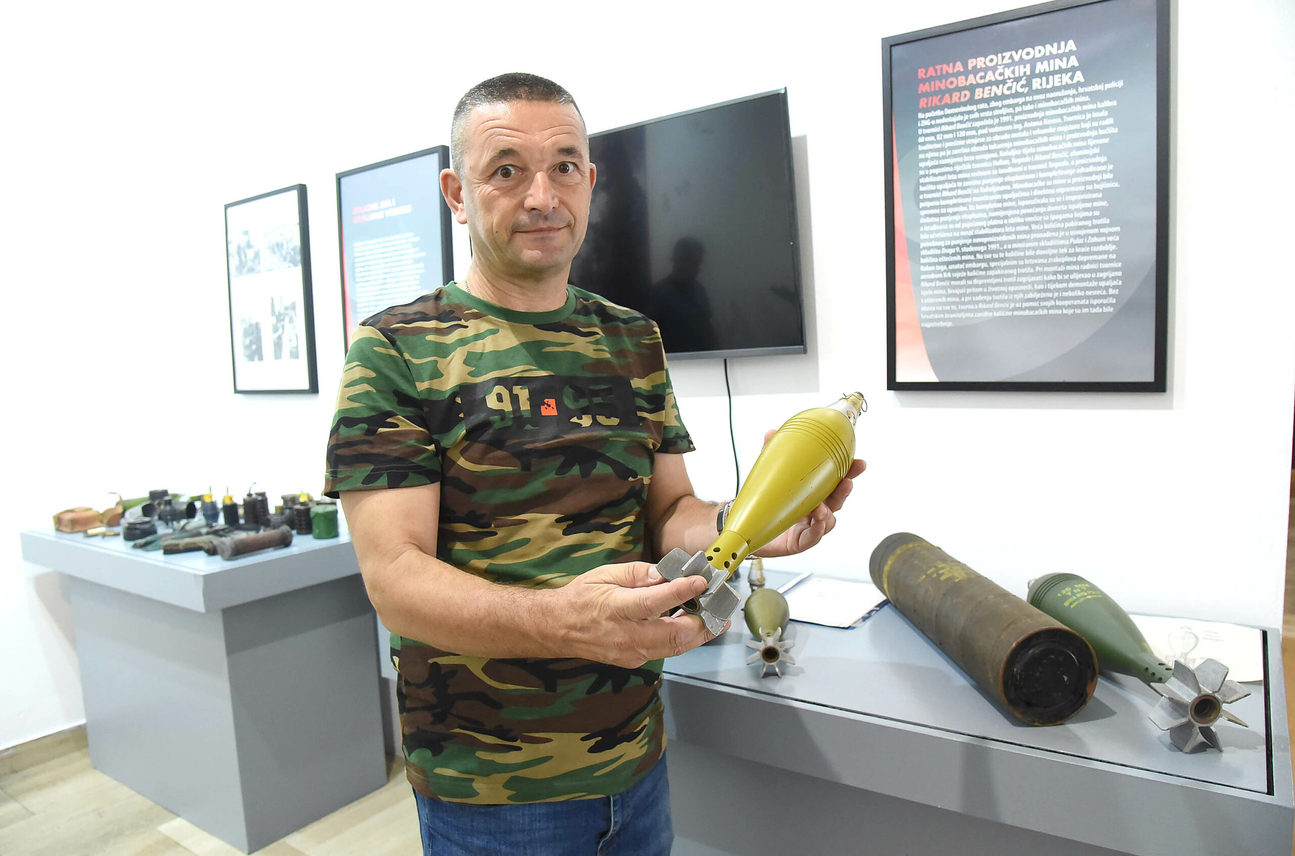 Pasionirani kolekcionar militarije Damir Batistić / Snimio: Sergej DRECHSLER