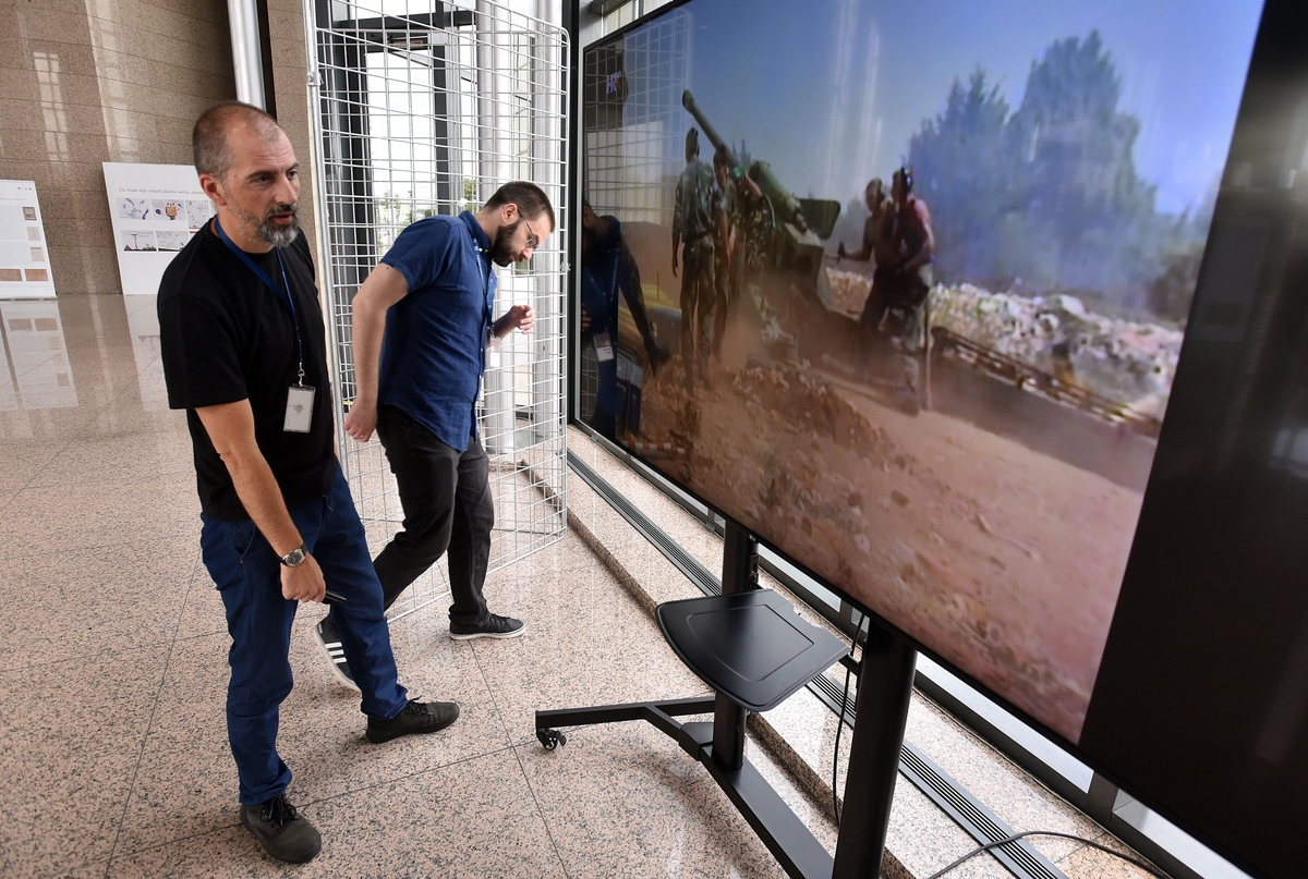 Veliki ekran govori o Oluji... / Foto Davor Kovačević