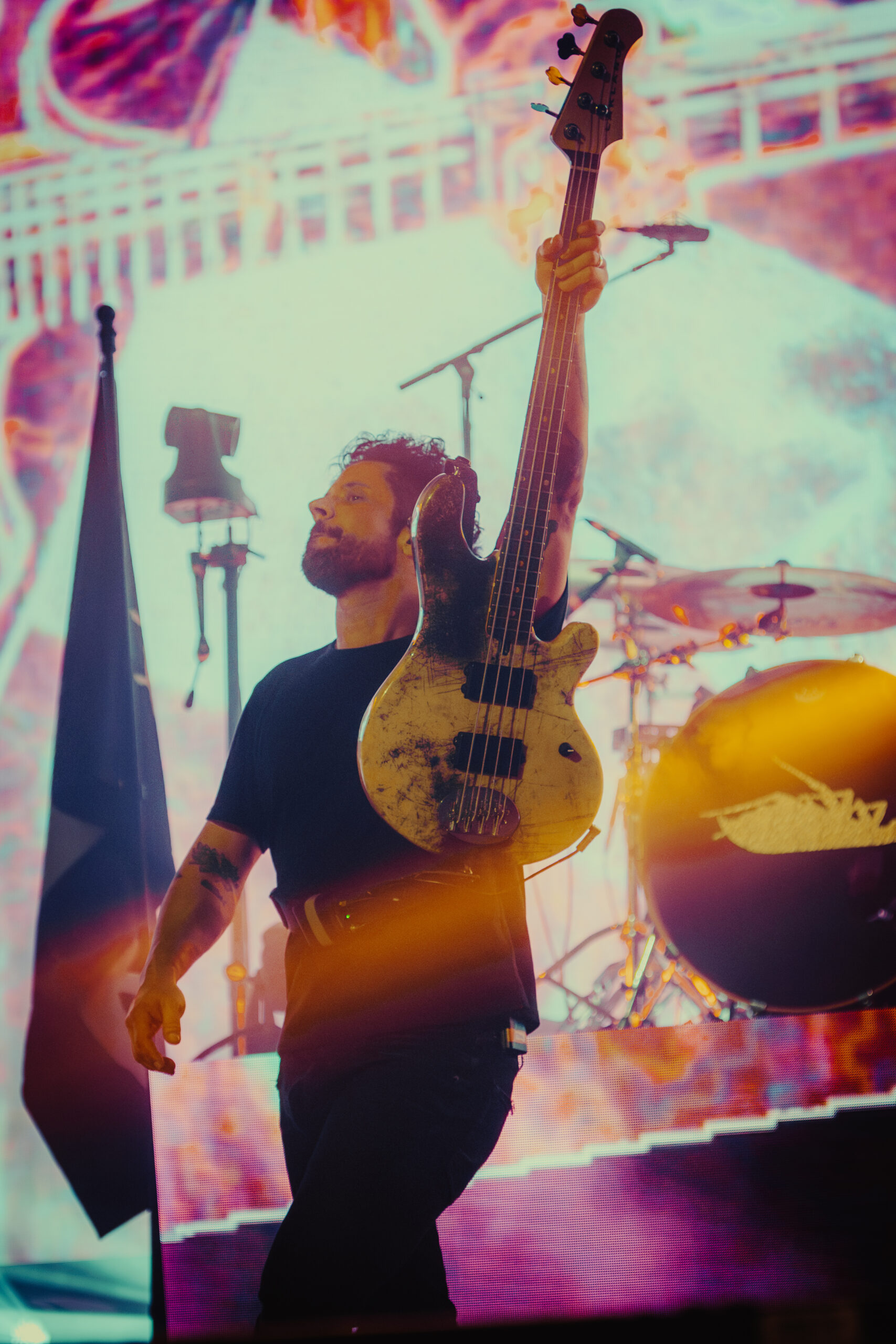 Basist Tobin Esperance