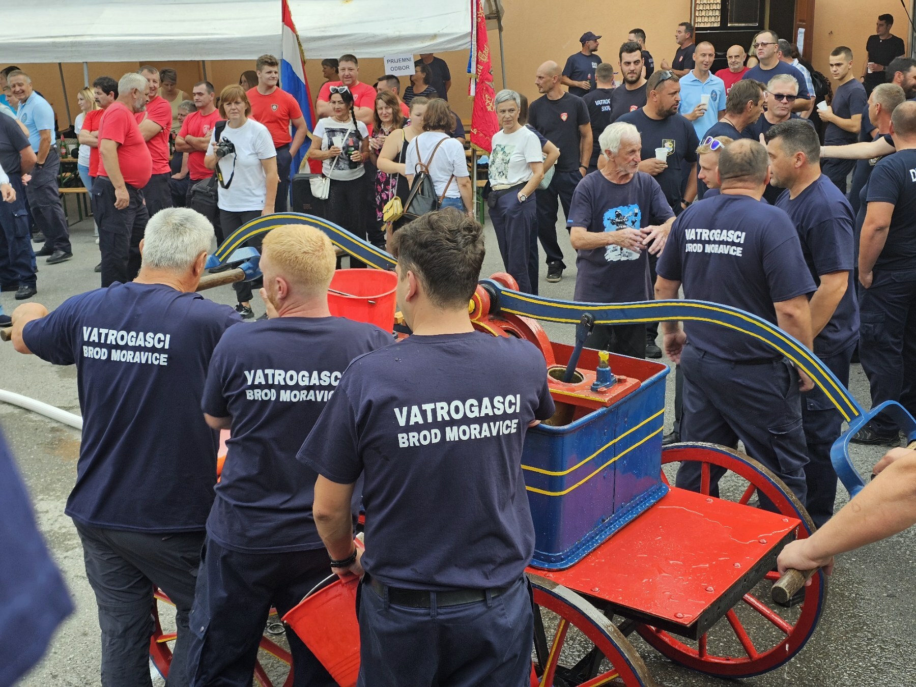 Domaći vatrogasci u akciji na 10. Kupu Brod Moravica u natjecanju zaprežnih šprica / / Foto S. CRNKOVIĆ