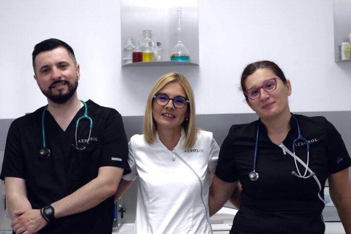 Alergije imaju svu veću pojavnost unutar populacije - doc. dr. sc. prim. Silvije Šegulja, medicinska sestra Sanja Lisac i pedijatrica dr. Ines Vuletić