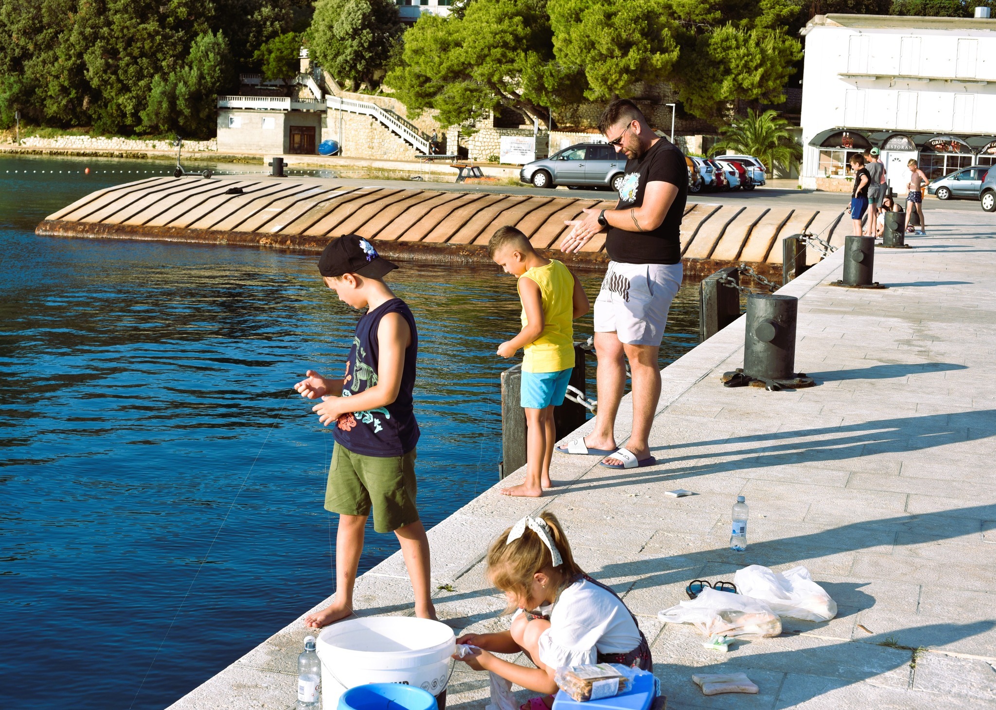 Pecanje na trajektnom pristaništu / Foto: A. PERIĆ