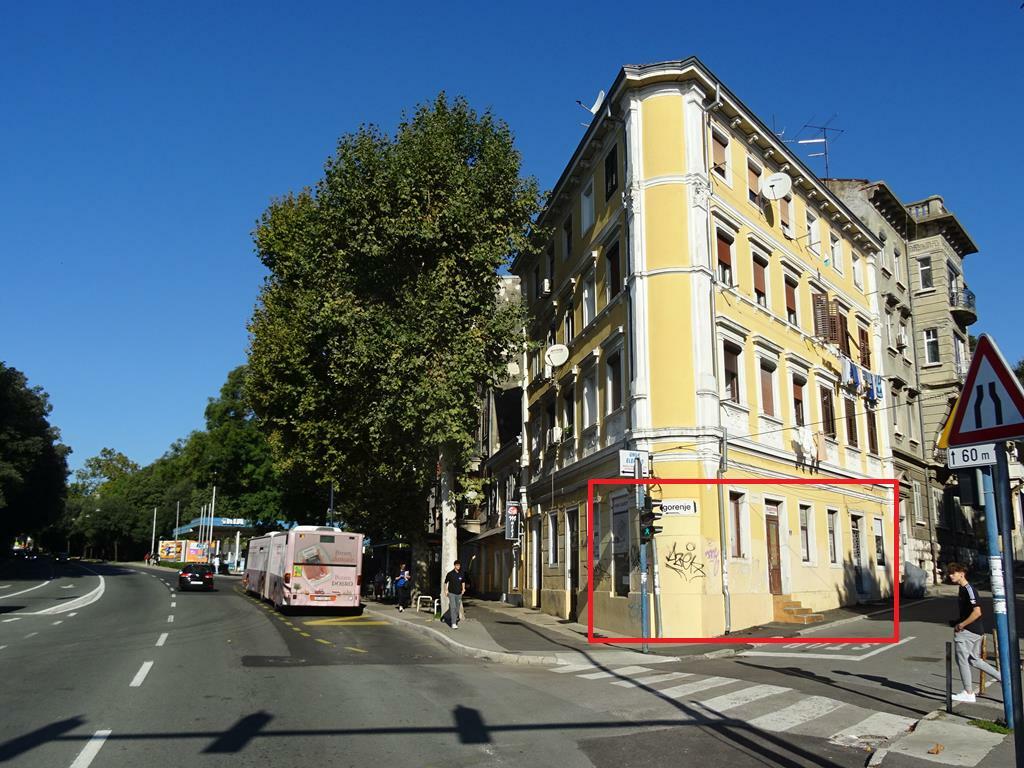 Poslovni prostor na uglu Zvonimirove i Ulice Podmurvice