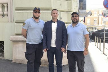 Njihov posao nije samo pisanje kazni, već i edukacija građana - Mario Greblički, Marko Drpić i Ivan Tomljenović / Foto Matea Jurčić