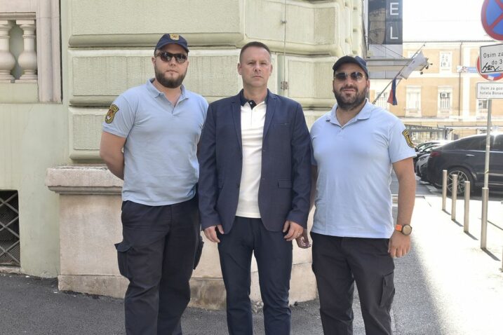 Njihov posao nije samo pisanje kazni, već i edukacija građana - Mario Greblički, Marko Drpić i Ivan Tomljenović / Foto Matea Jurčić