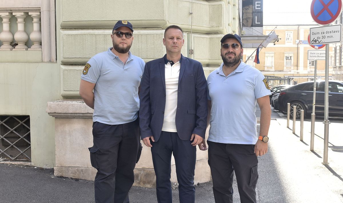 Njihov posao nije samo pisanje kazni, već i edukacija građana - Mario Greblički, Marko Drpić i Ivan Tomljenović / Foto Matea Jurčić