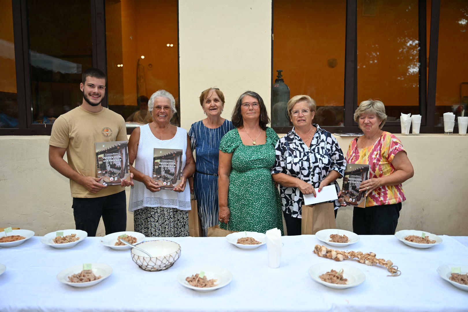 Najbolje domaćice i članovi žirija / Foto David KURTI