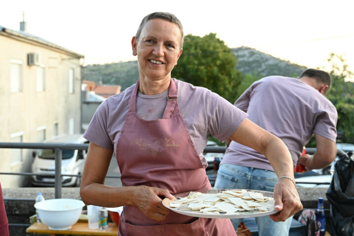 Ksenija Hrelja iz KUD-a Bribir, majstorica bribirskih makaruna / Foto: Ana Križanec