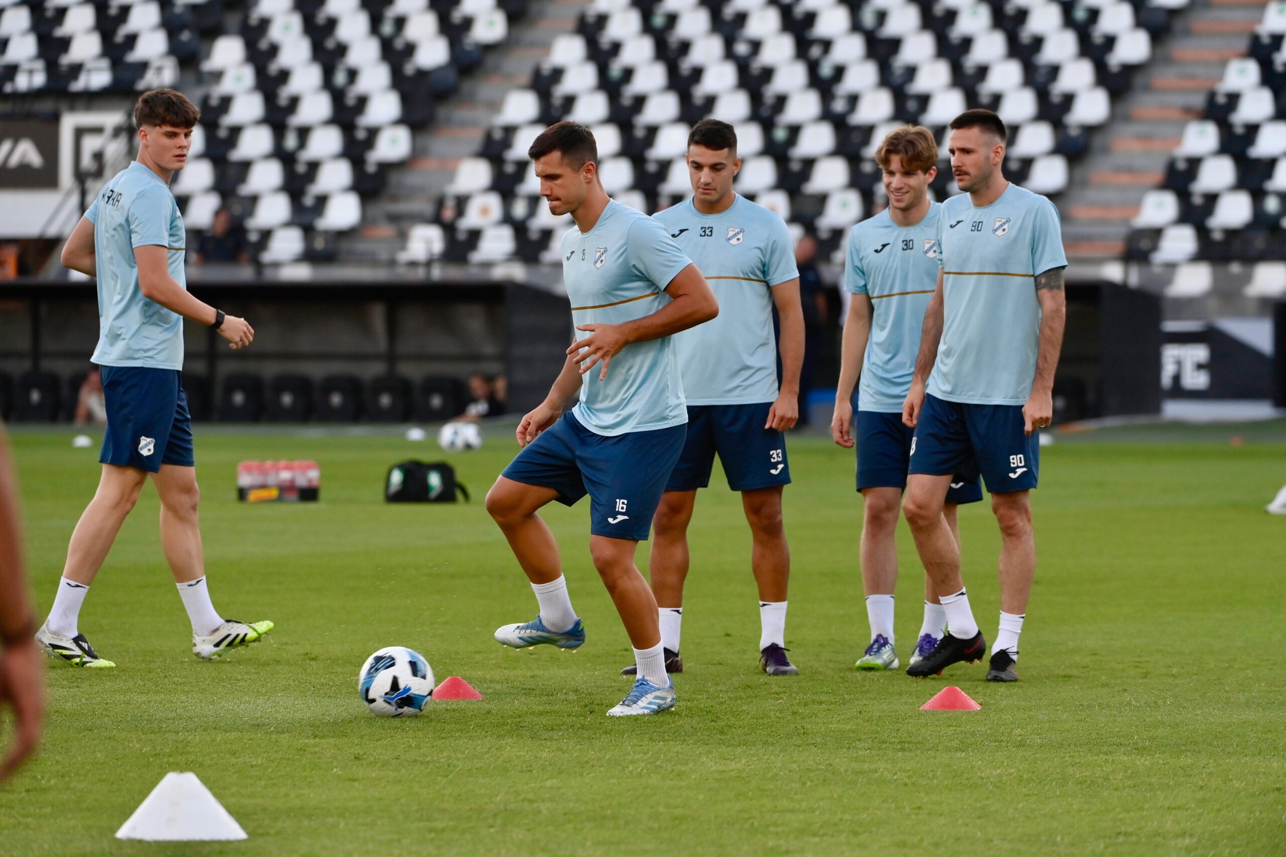 DOBRO RASPOLOŽENJE - Lovro Kitin, Amer Gojak, Ante Oreč, Gabriel Rukavina i Duje Čop na treningu u Grčkoj/Foto V. MAVROVIĆ/HNK RIJEKA