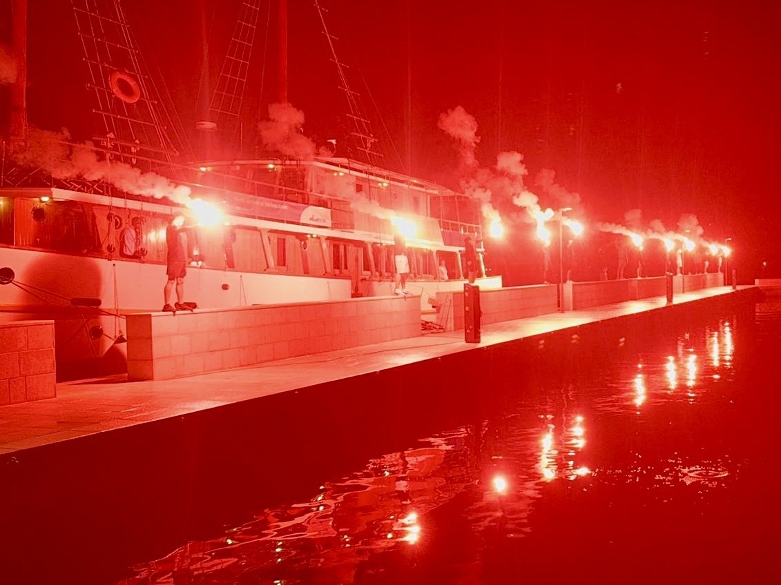 Dvanaest baklji za dvanaest vječnih heroja / Foto ŽLU CRIKVENICA