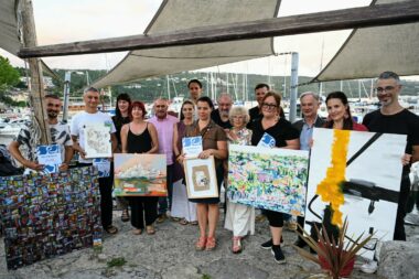 Nagrađeni na Mandraću / Foto VEDRAN KARUZA