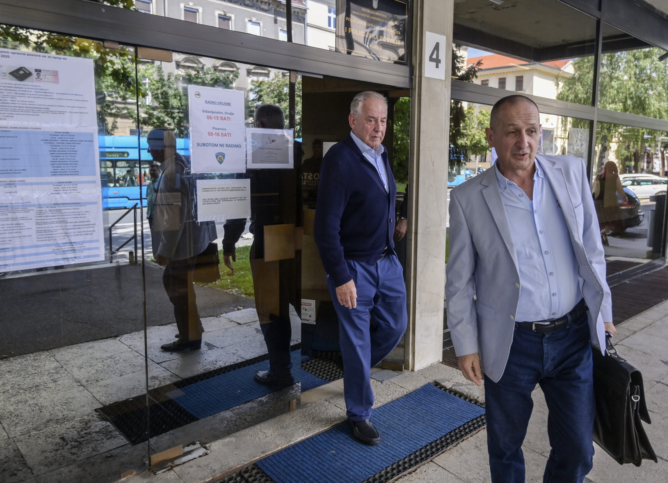 Zagreb - Ivo Sanader nakon izlaska iz zatvora javio se u Prvu policijsku postaju u pratnji odvjetnika Dragana Crnovića / Foto: Igor Šoban/PIXSELL